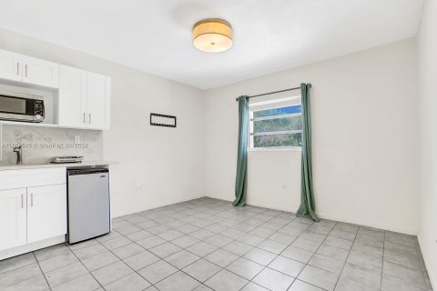 Apartamento en alquiler en Marathon, Florida, 2 dormitorios, 79.9 m2 № 1351781 - foto 14