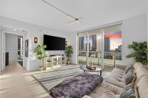 Condo in Miami, Florida, 2 bedrooms  № 1351730 - photo 1