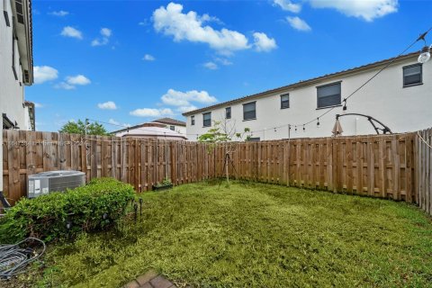 Townhouse in Homestead, Florida 3 bedrooms, 137.77 sq.m. № 1330967 - photo 23