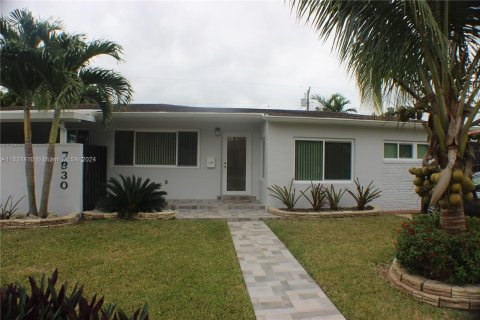 Casa en venta en Miami, Florida, 5 dormitorios, 163.14 m2 № 1309655 - foto 2