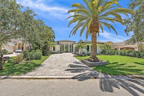 House in Jupiter, Florida 4 bedrooms, 329.8 sq.m. № 1188657 - photo 24