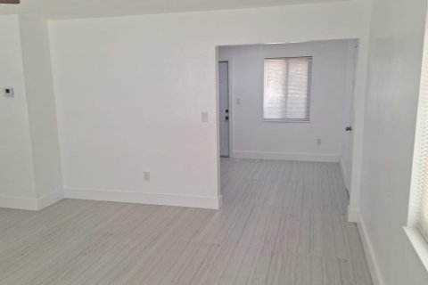 Immobilier commercial à vendre à Hollywood, Floride: 152.82 m2 № 1188549 - photo 2