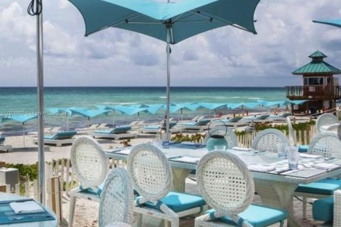 Hotel en venta en Sunny Isles Beach, Florida, 51.19 m2 № 925068 - foto 13