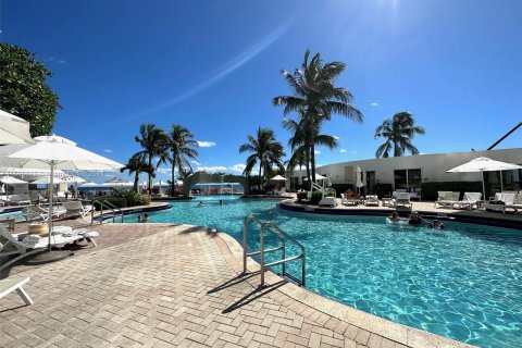 Hotel en venta en Sunny Isles Beach, Florida, 51.19 m2 № 925068 - foto 24