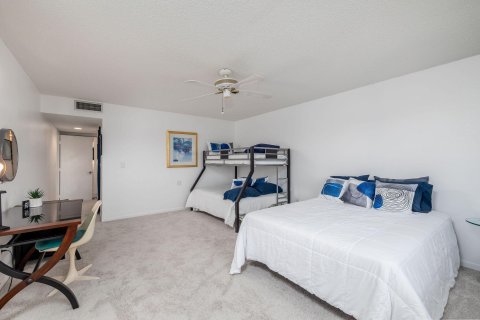 Condo in Stuart, Florida, 2 bedrooms  № 978610 - photo 15