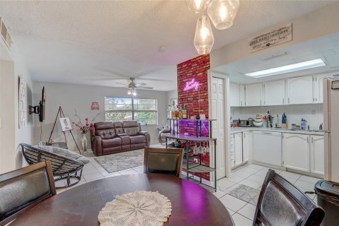Condominio en venta en Orlando, Florida, 3 dormitorios, 84.54 m2 № 1193245 - foto 2