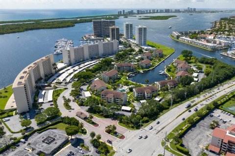 Condominio en venta en North Palm Beach, Florida, 3 dormitorios, 138.24 m2 № 682379 - foto 16