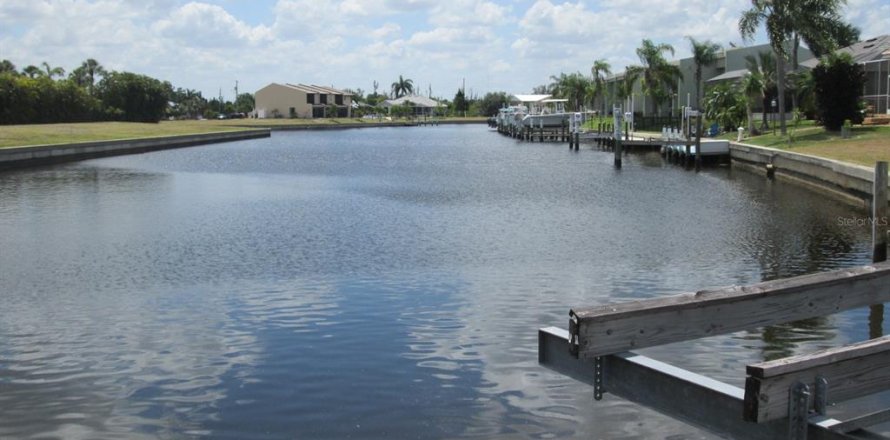 Terrain à Punta Gorda, Floride № 1158762