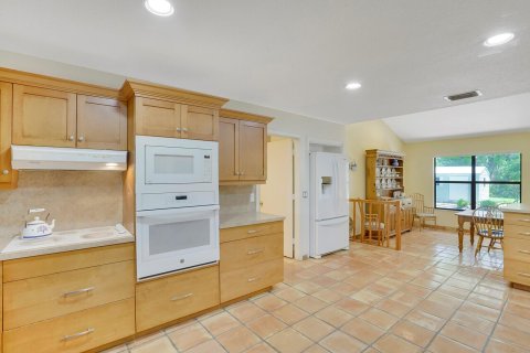 House in Jupiter, Florida 4 bedrooms, 221.01 sq.m. № 1208663 - photo 25