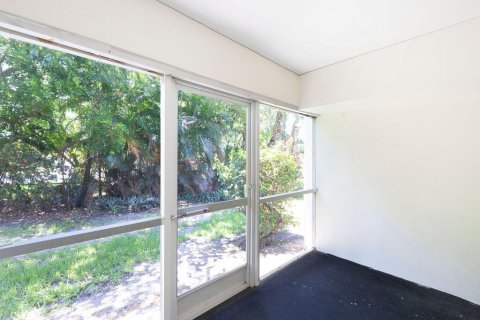 Condo in Stuart, Florida, 2 bedrooms  № 1208751 - photo 14