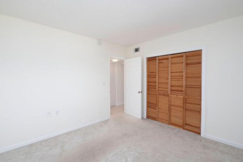 Condo in Stuart, Florida, 2 bedrooms  № 1208751 - photo 11