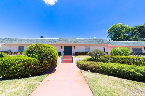 Condo in Stuart, Florida, 2 bedrooms  № 1208751 - photo 1