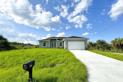 Villa ou maison à vendre à Lehigh Acres, Floride: 3 chambres, 151.43 m2 № 1325873 - photo 2