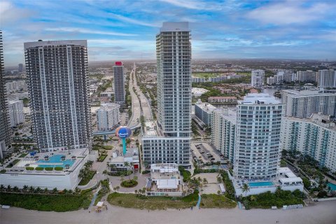 Copropriété à vendre à Hollywood, Floride: 1 chambre, 78.13 m2 № 1330297 - photo 1