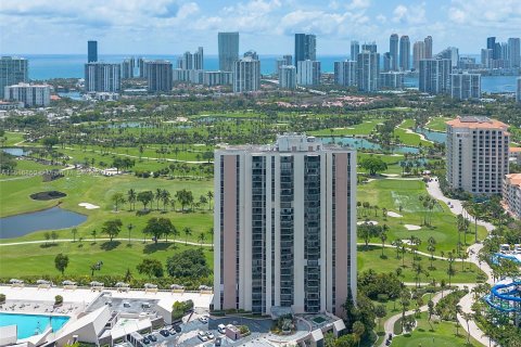 Condo in Aventura, Florida, 2 bedrooms  № 1238450 - photo 1