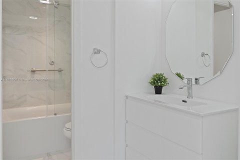 Condo in Aventura, Florida, 2 bedrooms  № 1238450 - photo 26