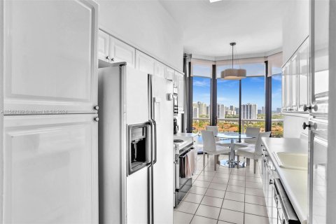 Condominio en venta en Aventura, Florida, 2 dormitorios, 135.64 m2 № 1170662 - foto 19