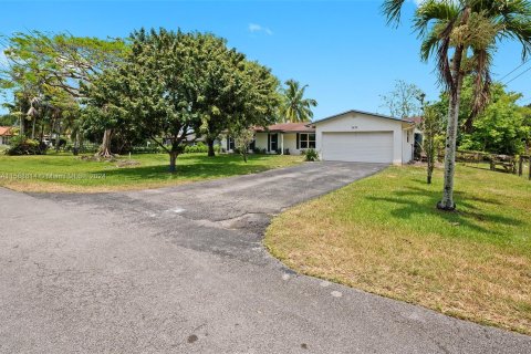 Villa ou maison à vendre à Davie, Floride: 4 chambres, 167.5 m2 № 1185003 - photo 1