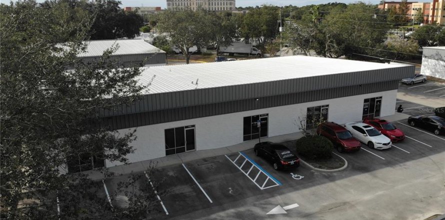 Commercial property in Sanford, Florida 9.94 sq.m. № 942964
