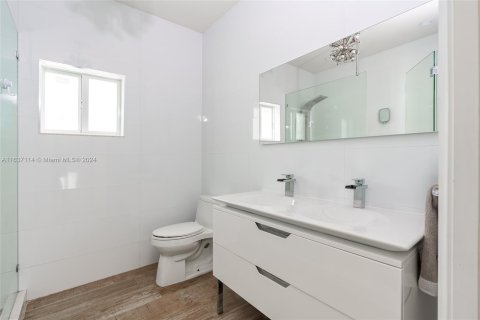 Casa en venta en Miami, Florida, 3 dormitorios, 217.21 m2 № 1309408 - foto 13