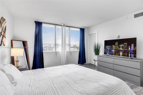 Condo in Miami Beach, Florida, 3 bedrooms  № 1309368 - photo 22