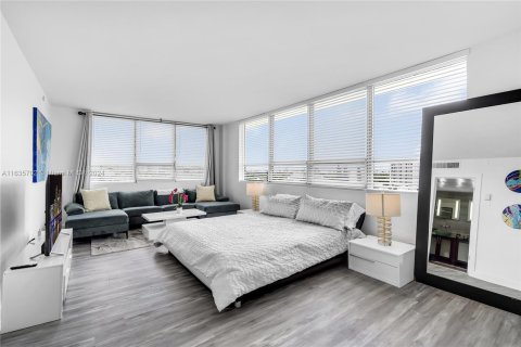 Condo in Miami Beach, Florida, 3 bedrooms  № 1309368 - photo 4