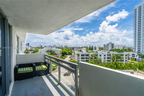 Condo in Miami Beach, Florida, 3 bedrooms  № 1309368 - photo 23