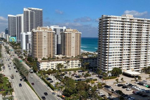 Copropriété à vendre à Hallandale Beach, Floride: 3 chambres, 161.65 m2 № 1309369 - photo 9