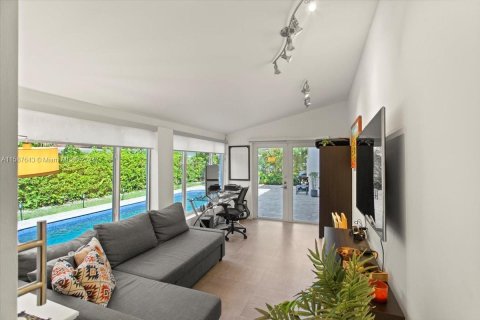 House in Coral Gables, Florida 3 bedrooms, 199.18 sq.m. № 1176352 - photo 22