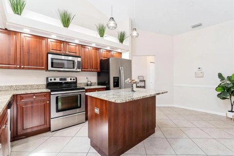 Villa ou maison à louer à Bradenton, Floride: 4 chambres, 184.04 m2 № 690962 - photo 6