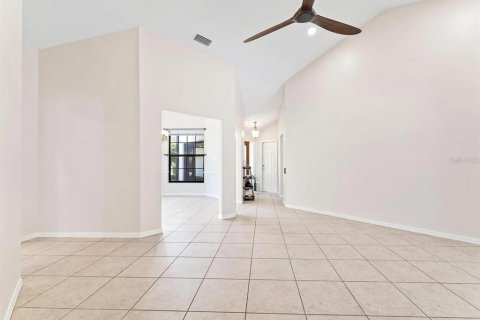 Villa ou maison à louer à Bradenton, Floride: 4 chambres, 184.04 m2 № 690962 - photo 13