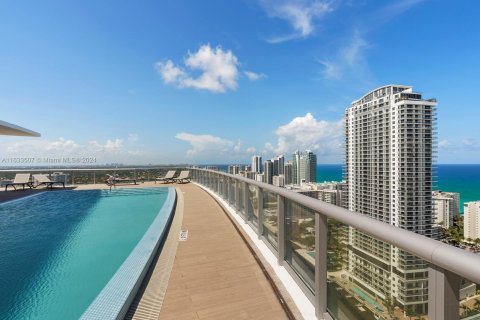 Condo in Hallandale Beach, Florida, 2 bedrooms  № 1294186 - photo 11