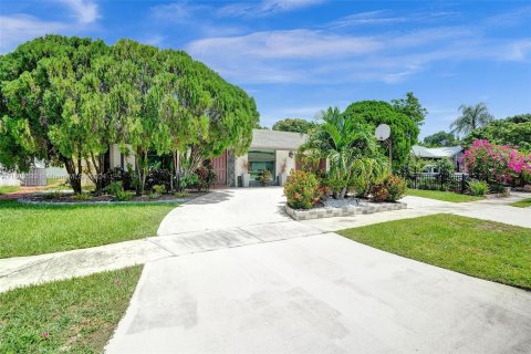 Villa ou maison à vendre à Sunrise, Floride: 3 chambres, 140.19 m2 № 1294187 - photo 2