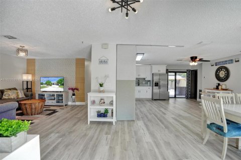 Villa ou maison à vendre à Sunrise, Floride: 3 chambres, 140.19 m2 № 1294187 - photo 6