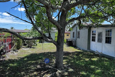 House in Miami Gardens, Florida 3 bedrooms, 150.22 sq.m. № 1292149 - photo 22