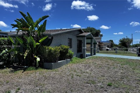 Casa en venta en Miami Gardens, Florida, 3 dormitorios, 150.22 m2 № 1292149 - foto 25