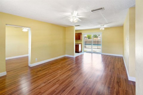 House in Fort Lauderdale, Florida 3 bedrooms, 96.25 sq.m. № 1146569 - photo 20