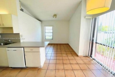 Townhouse in Miami, Florida 3 bedrooms, 96.06 sq.m. № 1345757 - photo 7