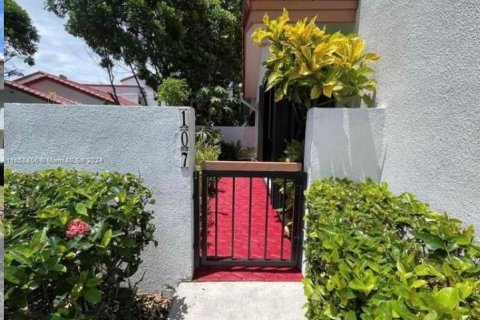 Townhouse in Miami, Florida 3 bedrooms, 96.06 sq.m. № 1345757 - photo 2