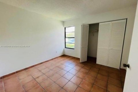 Townhouse in Miami, Florida 3 bedrooms, 96.06 sq.m. № 1345757 - photo 10