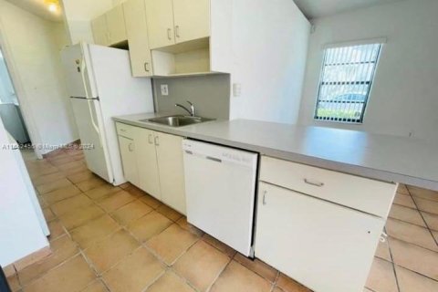 Townhouse in Miami, Florida 3 bedrooms, 96.06 sq.m. № 1345757 - photo 6