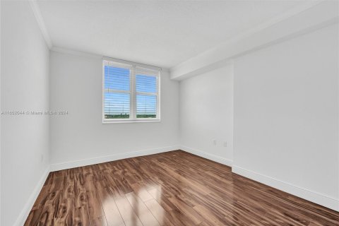 Condo in Miami, Florida, 2 bedrooms  № 1345793 - photo 22