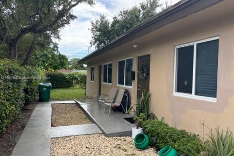 Immobilier commercial à vendre à Miami, Floride: 120.77 m2 № 1345755 - photo 2