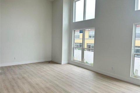 Купить таунхаус в Сент-Питерсберг, Флорида 3 комнаты, 231.42м2, № 659917 - фото 17