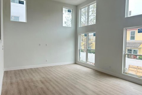 Купить таунхаус в Сент-Питерсберг, Флорида 3 комнаты, 231.42м2, № 659917 - фото 15