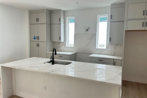Купить таунхаус в Сент-Питерсберг, Флорида 3 комнаты, 231.42м2, № 659917 - фото 24