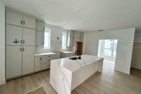 Купить таунхаус в Сент-Питерсберг, Флорида 3 комнаты, 231.42м2, № 659917 - фото 25