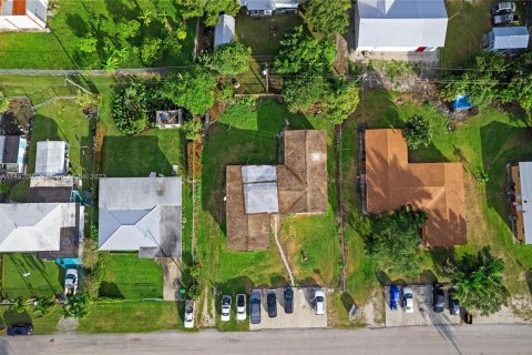 Immobilier commercial à vendre à Pahokee, Floride: 205.13 m2 № 873907 - photo 9