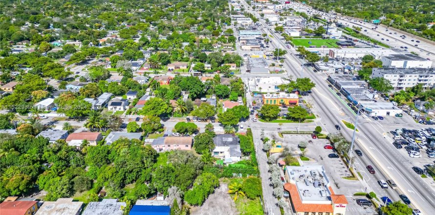 Коммерческая недвижимость в Норт-Майами, Флорида № 980609