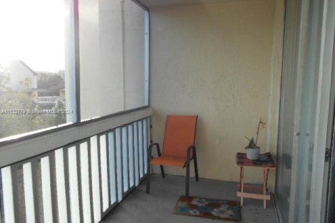 Condo in Lauderhill, Florida, 2 bedrooms  № 980538 - photo 19